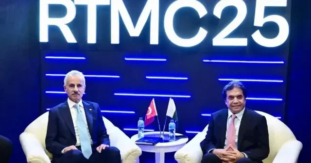 Bakan Uraloğlu ve Pakistanlı mevkidaşı Abbasi den demir yolu diplomasisi Dünya Haberleri