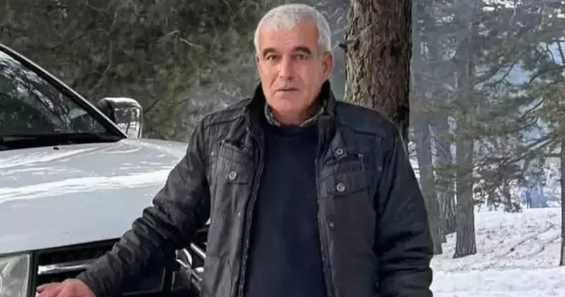 Kestiği kavak ağacını altında kalıp öldü