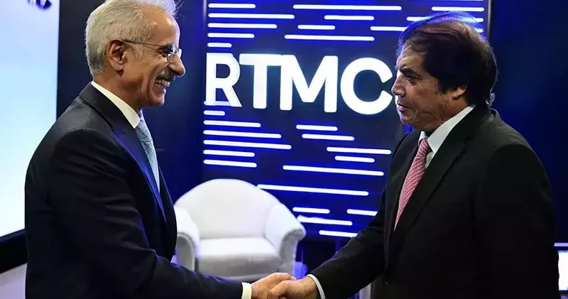 Bakan Uraloğlu, Pakistan Federal Demiryolları Bakanı Abbasi ile bir araya geldi