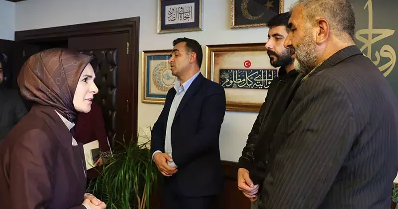Bakan Göktaş, Rojin Kabaiş in babasıyla bir araya geldi
