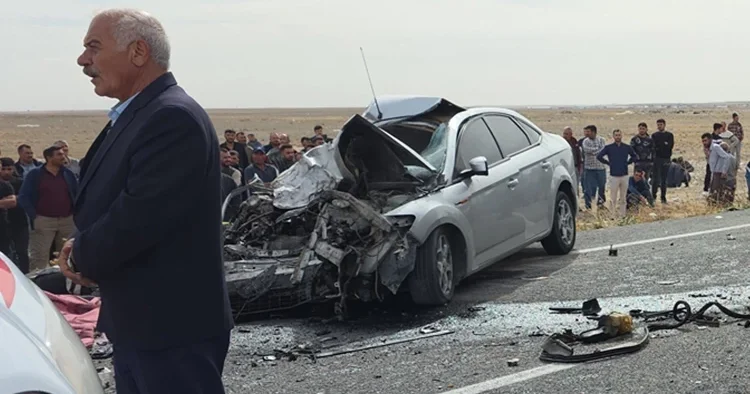 Otomobil kamyona çarptı, 3 kardeş hayatını kaybetti