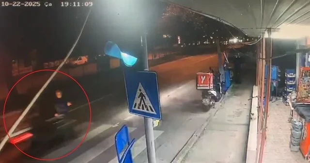 Motosikletin çarptığı yayanın yanından geçip yola devam ettiler Bursa Haberleri