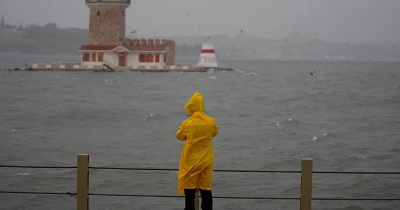 İstanbul a yağışlar ne zaman dönüyor? AKOM dan fırtına uyarısı geldi