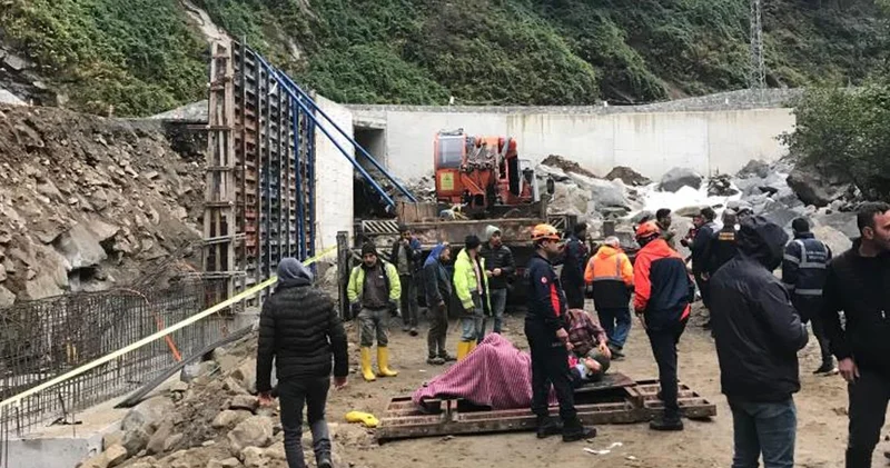 Çamlıhemşin de inşaat kazası: 5 işçi yaralandı
