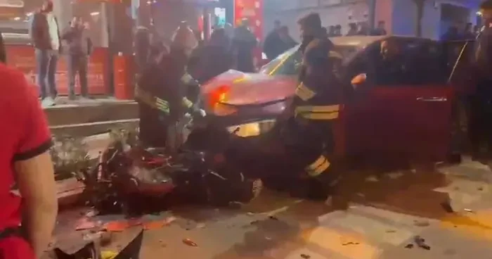 Şerit ihlali sonucu 7 araç birbirine girdi: 2 yaralı