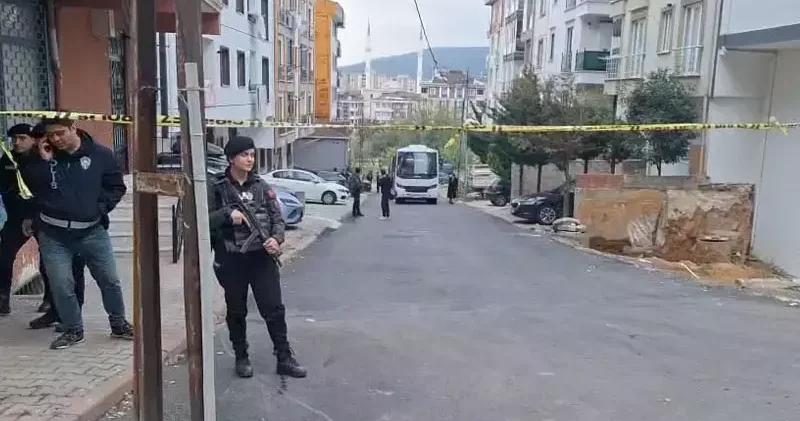 Sancaktepe’de sokakta yürürken silahlı saldırıya uğrayan 3 kişi öldü