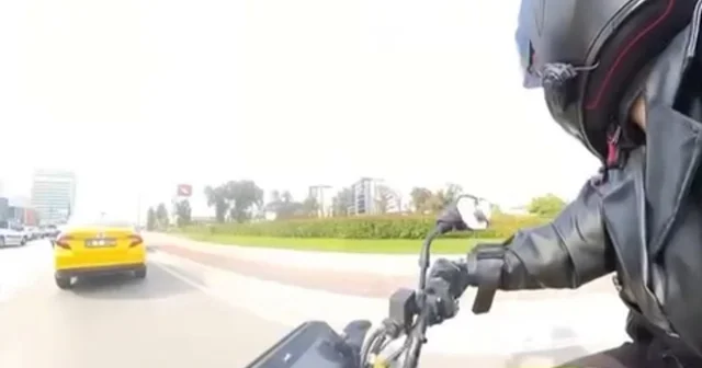 Etrafına bakınırken motosikletiyle önünde duran taksiye çarptı Bursa Haberleri