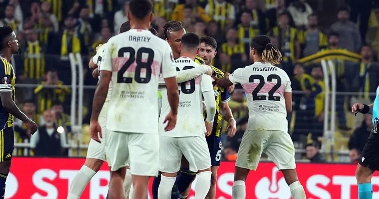 Kadıköy de son düdük çaldı, saha karıştı!