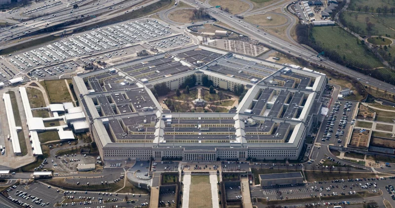 ABD de faşizmin ayak sesleri: Trump yanlısı olmayan gazeteciler Pentagon dan çıkarıldı