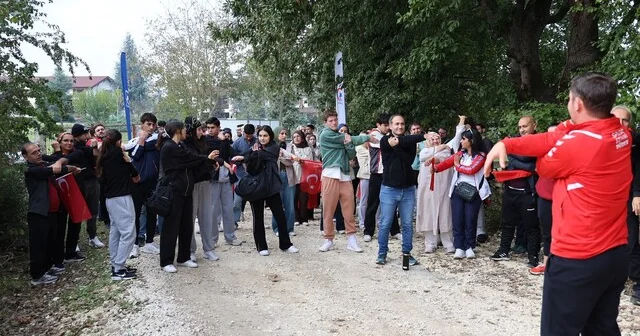 Cumhuriyetin 103. yıl dönümü anısına doğa yürüyüşü Düzce Haberleri Habertürk Yerel Haberler