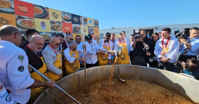 Kayseri Gastronomi Günleri nde 1 ton börek aşı dağıtıldı Kayseri Lokantacılar ve Pastacılar Odası Başkanı Altan Aydemir: Zengin mutfağa sahip bir şehiriz Kayseri Haber Habertürk Yerel Haberler
