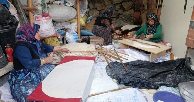 Bakkal ekmeği yerine yufka ekmek tüketiyorlar İmece usulüyle yapılıyor, bozulmadan 1,5 yıl boyunca tüketiliyor Yozgat Haberleri Habertürk Yerel Haberler