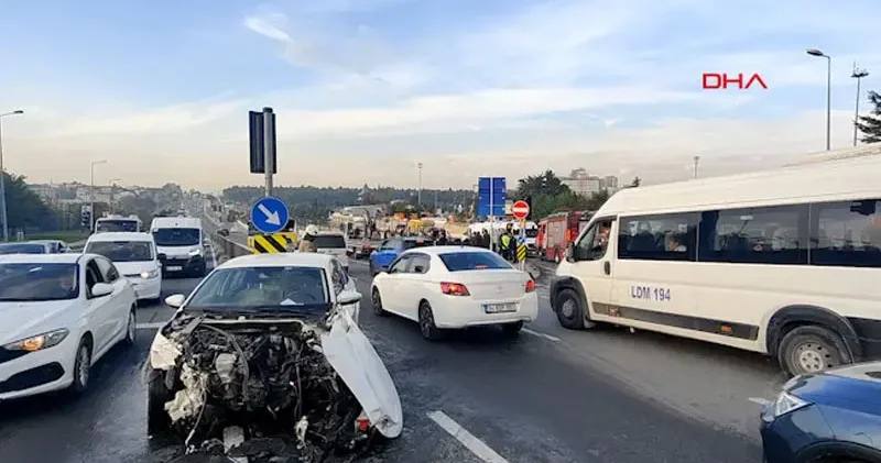 Eyüpsultan da 2 otomobil çarpıştı