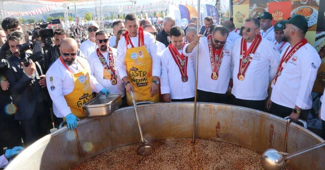Gastronomi Günleri nde 1 ton börek aşı çorbası ikram edildi Kayseri Haber Habertürk Yerel Haberler