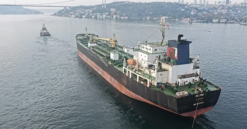 Dron saldırısına uğrayan tanker İstanbul Boğazı’ndan geçti! Trafik kapatıldı