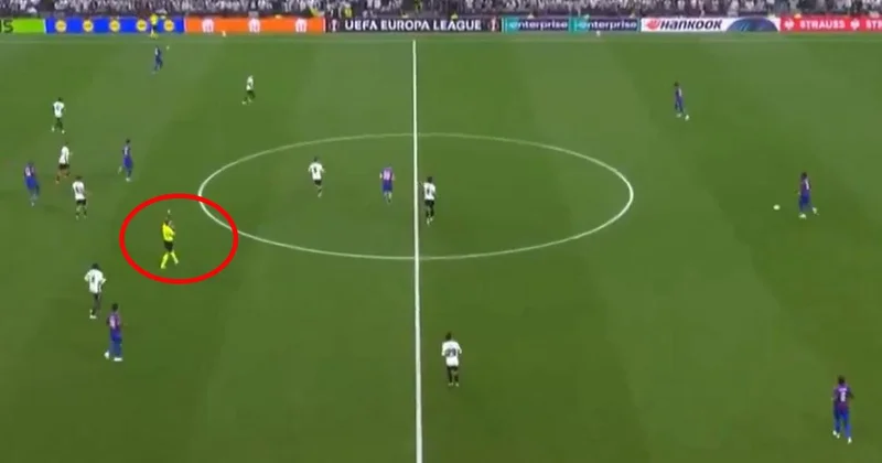 Hakem bile şok oldu! İngilizler dün gece Türk taraftarlarla tanıştı