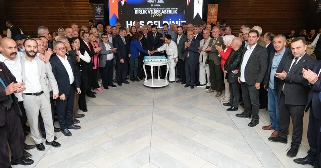 Bursa da AK Parti den örnek proje AK Parti Osmangazi de muhtarları, mahalle başkanları ve aileleri birlik beraberlik gecesinde buluşturdu Bursa Haberleri Habertürk Yerel Haberler