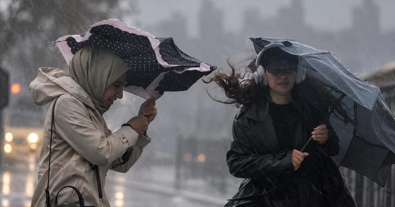 İstanbul için saat verildi! Radarda hızla ilerliyor, sel uyarısı yapıldı