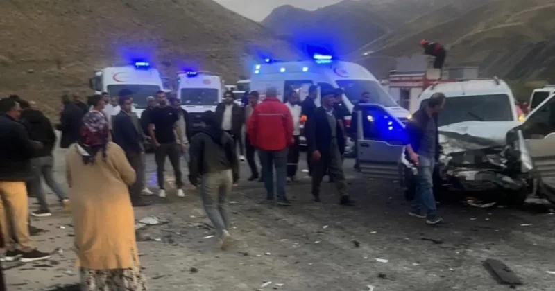 Yüksekova’da iki ayrı trafik kazası: 10 yaralı