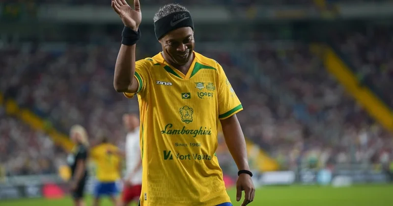 Ronaldinho 46 yaşında sahalara geri dönüyor! Maça çıkacağı tarih belli oldu Sözcü Gazetesi