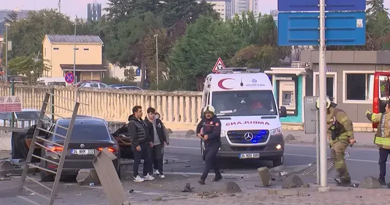 Eyüpsultan’da trafik ışıkları çalışmadı, 2 otomobil çarpıştı: 4 yaralı