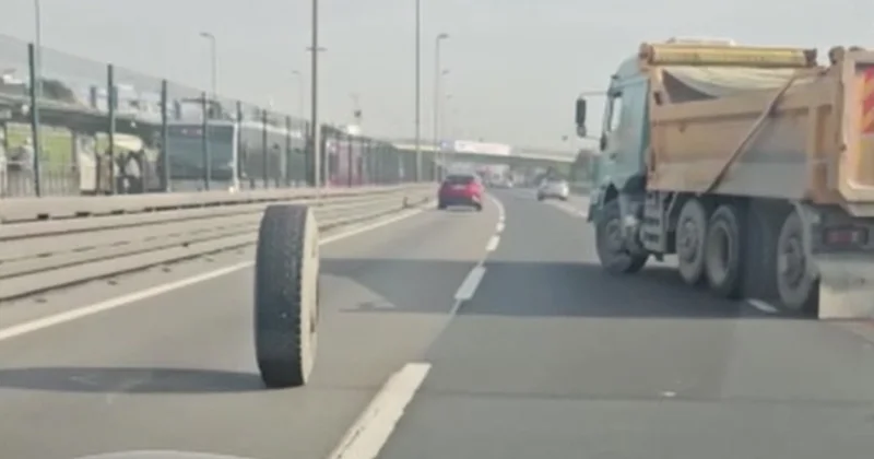 Trafikte korku dolu anlar! Kamyonun iki lastiği birden fırladı Sözcü Gazetesi
