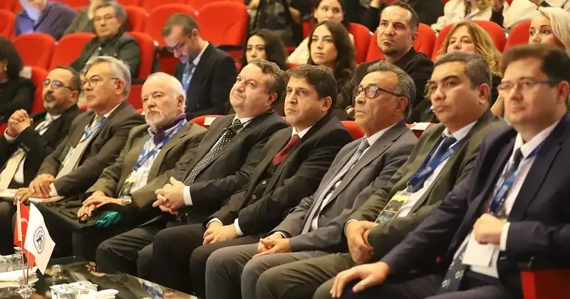 Arel Üniversitesi’nde ‘Dijital Tufan’ masaya yatırıldı: ‘Yapay zeka yamaklıktan yöneticiliğe geçebilir’