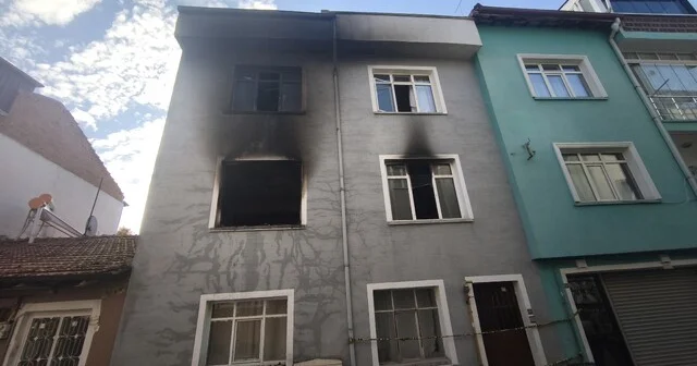 Kütahya da apartmanda çıkan yangında dumandan etkilenen kişi öldü Kütahya Haber Habertürk Yerel Haberler