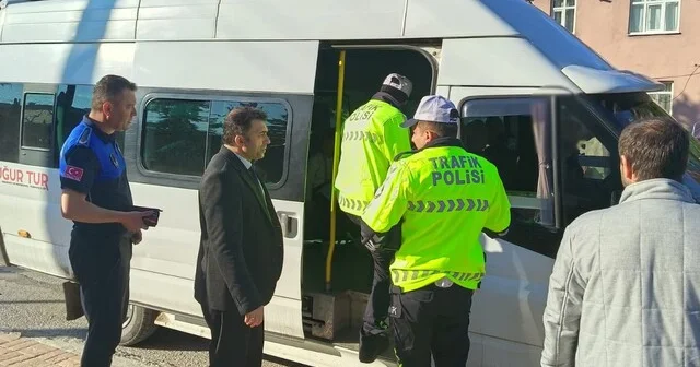 Ladik te taşımalı eğitim servislerine sıkı denetim: 15 minibüs kontrol edildi Samsun Haberleri Habertürk Yerel Haberler