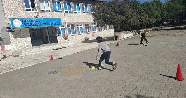 Unutulmaya yüz tutan oyunlar okul bahçelerinde hayat buluyor Manisa Haber Habertürk Yerel Haberler