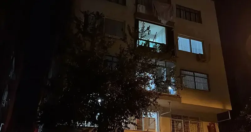 Mersin’de zemin katında çökme meydana gelen bina tahliye edildi