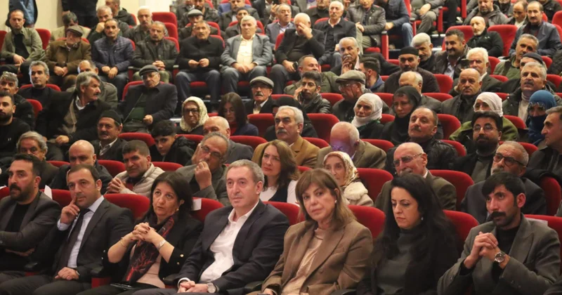 DEM’in toplantısında saygı duruşu ve İstiklal Marşı krizi Sözcü Gazetesi