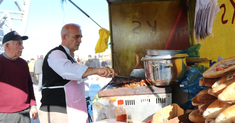 Süper Lig in eski yıldızıydı: Altı yıl formasını giydiği takımın maçlarında köfte ekmek satmaya başladı Sözcü Gazetesi