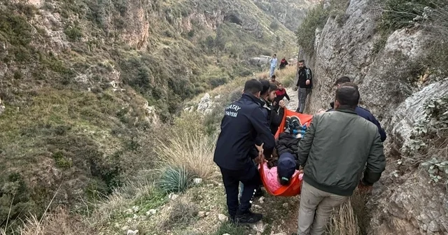 Yürüyüş esnasında kayalıklardan düşen şahıs yaralandı Hatay Haberleri