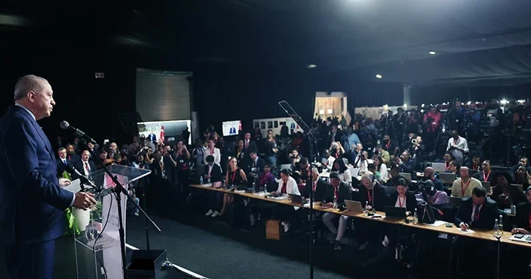 Cumhurbaşkanı Erdoğan ın basın toplantısına gazetecilerden yoğun ilgi