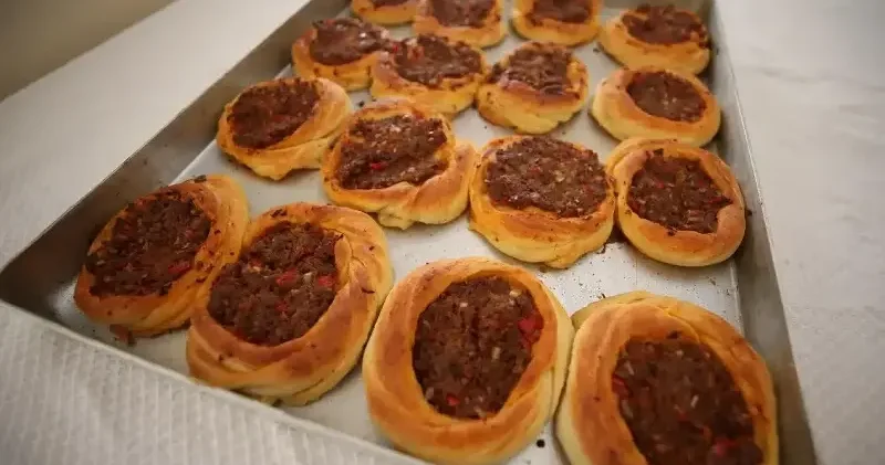 Unuttuğumuz değerlere dönüş ve iki örnek Yeni Şafak Pazar Eki Haberleri