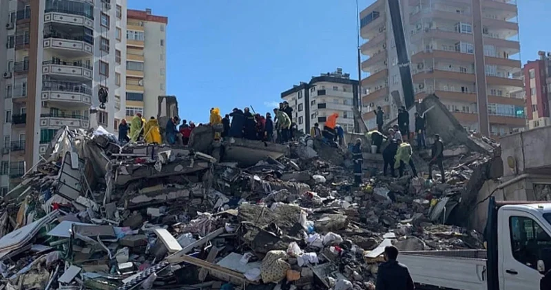Depremde yıkılan Tutar Yapı Sitesi davasında yeni gelişme: 6 kamu görevlisine daha soruşturma izni verildi