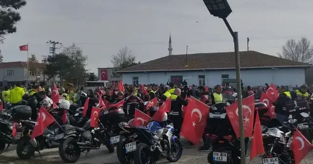 500 motosikletliden şehit İlker Aykut un ailesine anlamlı ziyaret VİDEO İZLE