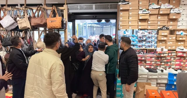 Bursa da giyim mağazası açılışında izdiham Bursa Haberleri