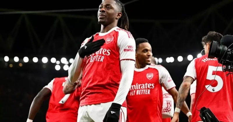 Yıldız isim hat trick yaptı! 5 gollü derbide lider puan farkını 6 ya çıkardı!