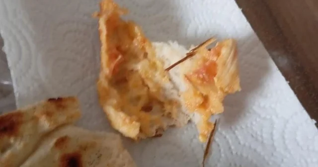 Elazığ da ekmeğin içerisinden odun parçaları çıktı Elazığ Haberleri