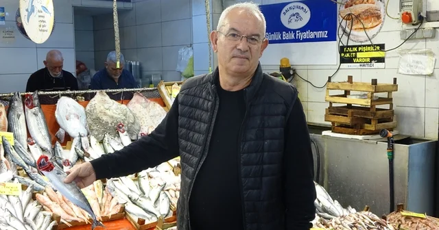 Balık tezgahlarında bolluk yok ama çeşit çok Bolluk istediğimiz seviyenin altında ama her türlü balık var. Şu anda tezgahta 30 çeşit balık var Kocaeli Haberleri