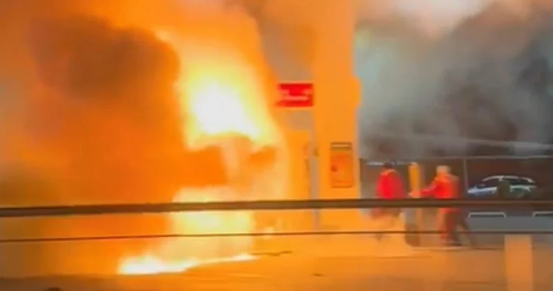 Akaryakıt istasyonuna dalan otomobil alev topuna döndü! Facianın eşiğinden dönüldü