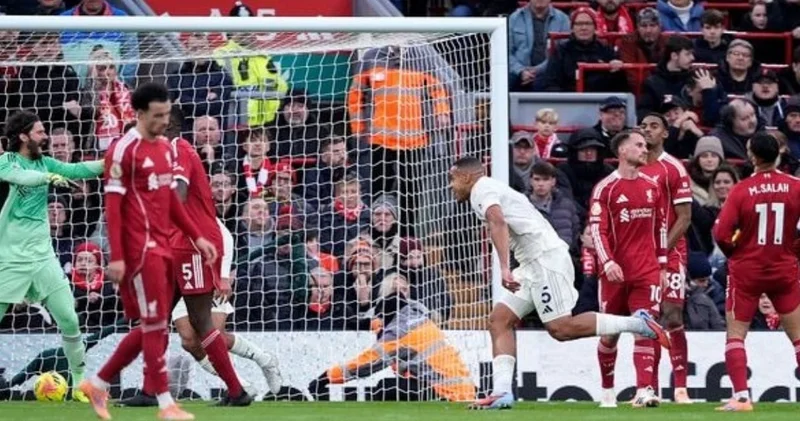 Liverpool Nottingham a fena çarpıldı: Hem de kendi sahasında