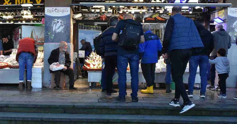 Balıklar tezgahları süsledi: 50 den 500 e kadar
