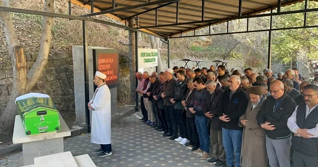Mezuniyet fotoğrafı çektirdikten sonra kazada ölen Şükran Ela defnedildi Kayseri Haberleri