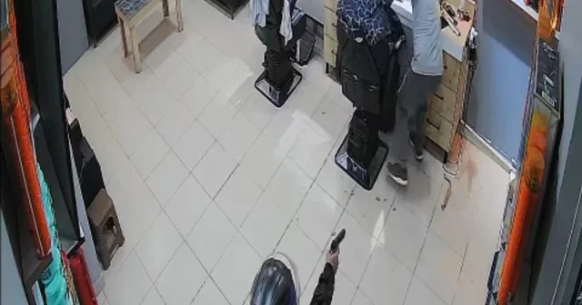 Dükkana giren motosikletli saldırganın berbere ateş ettiği anlar kamerada Sinop Haberleri