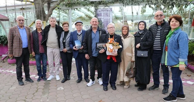 Emekli öğretmen ilkokul öğrencileriyle 50 yıl sonra ilk kez buluştu Sakarya Haberleri