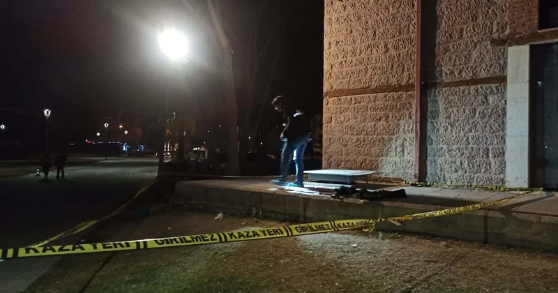 İki grubu birbirine düşüren soru! Kavga çıktı, 1 kişi öldü Sözcü Gazetesi