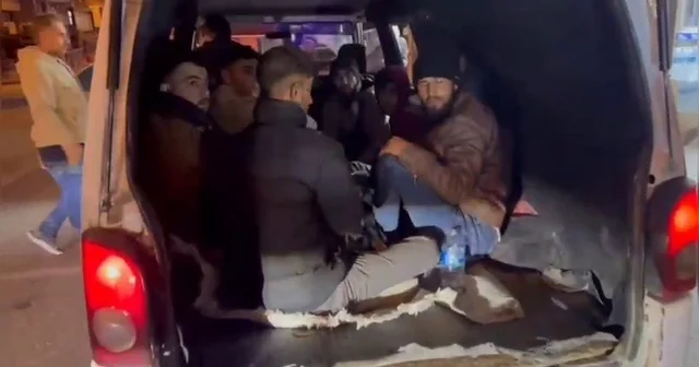 Avrupa hayaliyle çıktıkları yolda minibüs bagajında yakalandılar Hatay Haberleri